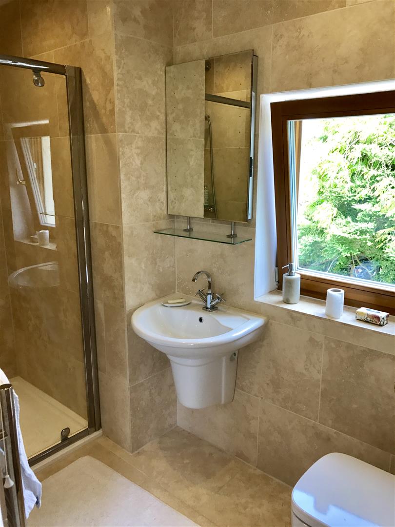 EN SUITE SHOWER ROOM
